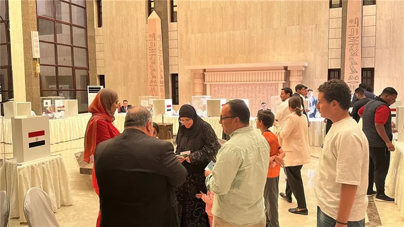 توافد المصريين بالرياض للتصويت في انتخابات مجلس النواب بالدوائر الملغاة