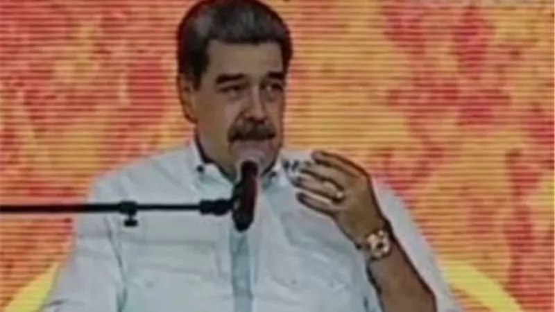 مادورو يظهر علناً ويكسر شائعات الهروب.. فنجان قهوة ينهي العاصفة السياسية في فنزويلا