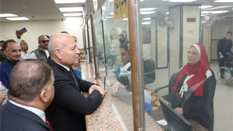  محافظ القاهرة يشدد على سرعة فحص شكاوى المواطنين والرد عليها
