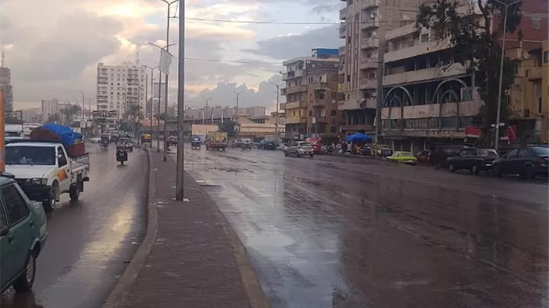 أمطار غزيرة تضرب الإسكندرية.. والصرف الصحي يعلن الطوارئ للتعامل مع الموجة