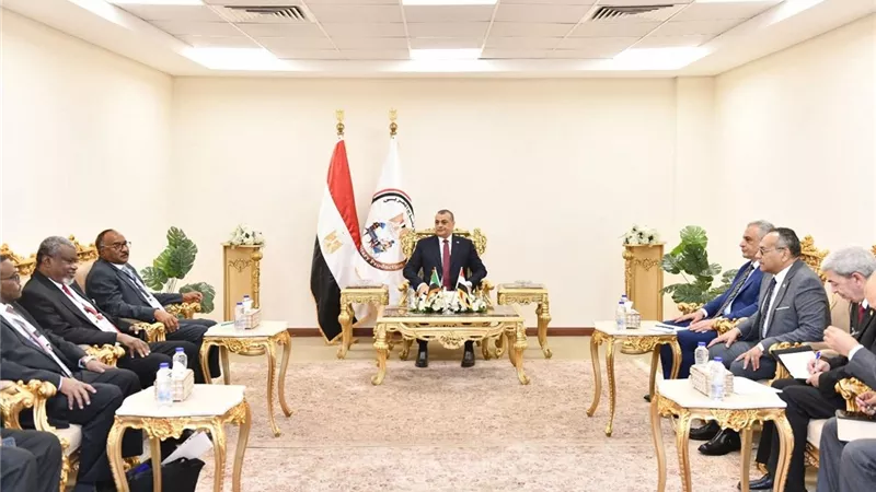 وزير الإنتاج الحربي يستقبل وفد الصناعات الدفاعية السودانية لمناقشة قضايا التعاون العسكري