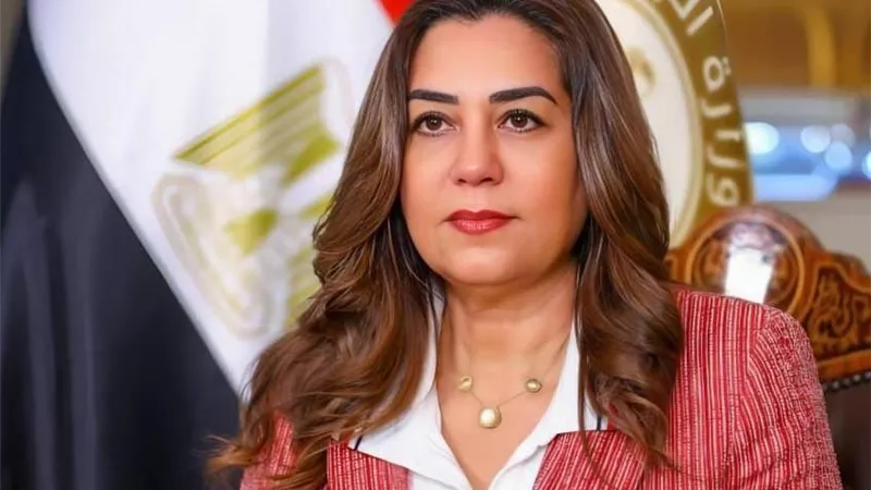 وزيرة التنمية المحلية ومحافظ الإسماعيلية يتفقدان مشروع تطوير نادي وشاطئ الفيروز