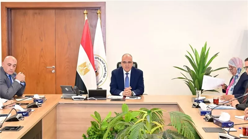 سويلم يوجه بتسريع إجراءات نزع الملكية وتطوير هيئة المساحة