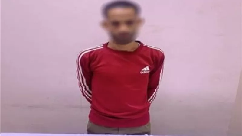 الأمن بقنا يضبط شابًا بحوزته بطاقات شخصية للتأثير على التصويت
