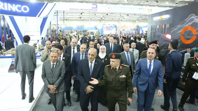 دفاع الشيوخ تتفقد معرض 