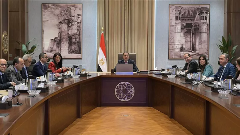 رئيس الوزراء يشرف على التنسيق بين الوزارات الاقتصادية لمواكبة تحديات الاقتصاد الوطني