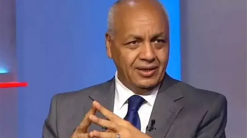 مصطفى بكري يرد على عمرو موسى: السيسي يحترم الدستور ولا يتدخل في شؤون الهيئات المستقلة