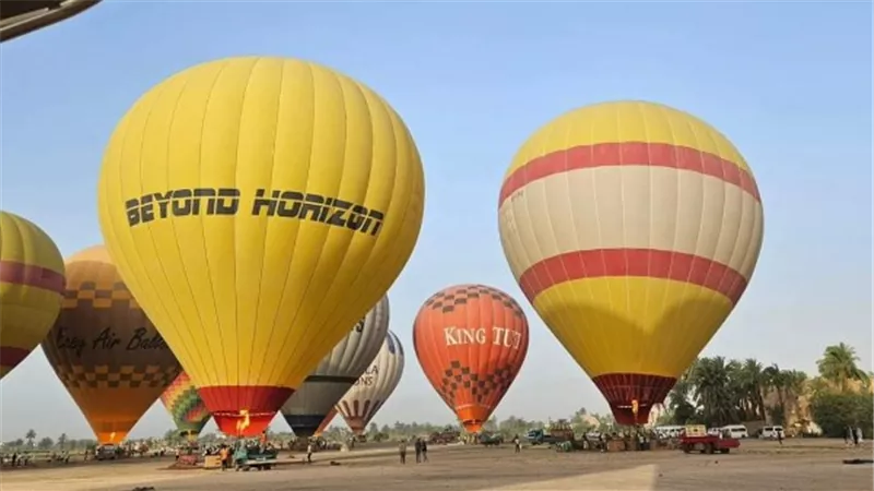هل كانت الرياح السبب الحقيقي؟.. إلغاء رحلات البالون بالأقصر يشعل الجدل حول إجراءات السلامة