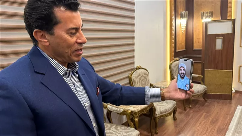 وزير الرياضة يتدخل لإنهاء أزمة البطل الأولمبي محمد إبراهيم 