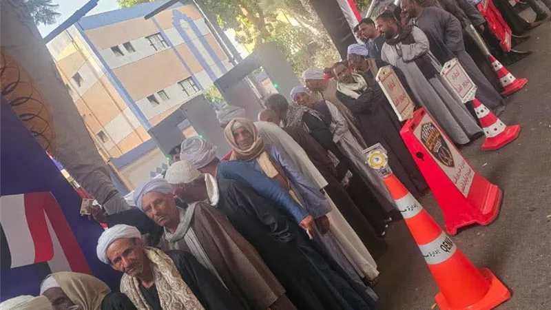 إقبال من الناخبين بمحافظة قنا للإدلاء بأصواتهم في انتخابات مجلس النواب
