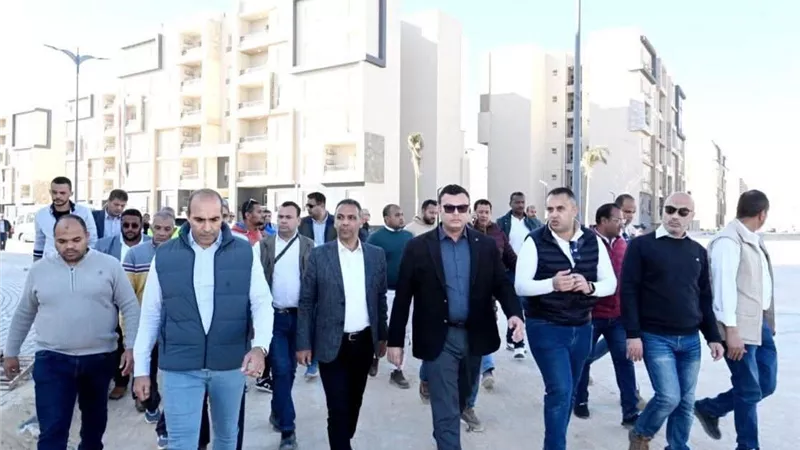 وزير الإسكان يتفقد مشروع 