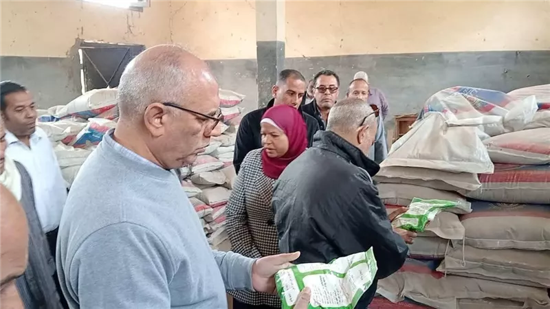 تحرير 239 مخالفة وضبط سلع مدعمة قبل تداولها في السوق السوداء بالمنيا 