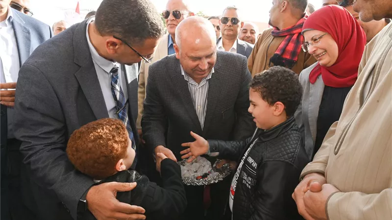 وزير النقل يشدد على استعداد منطقتي قفط وهُو الصناعيتين لاستقبال الاستثمارات الدولية