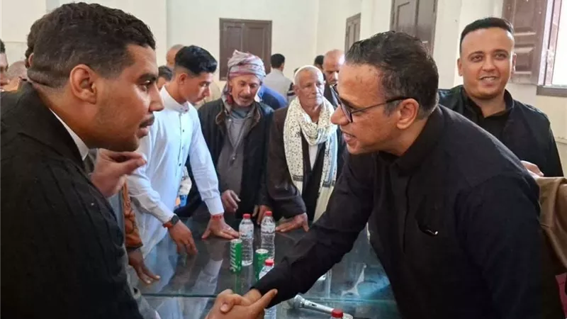 نائب الشيوخ يناقش شكاوى أهالي النهضة بالعامرية