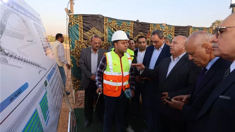 وزير النقل: إنشاء كباري أعلى المزلقانات الأكثر خطورة على شبكة السكك الحديدية