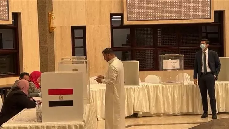 انتظام عملية التصويت في مقر السفارة المصرية بالرياض وسط إقبال من الناخبين