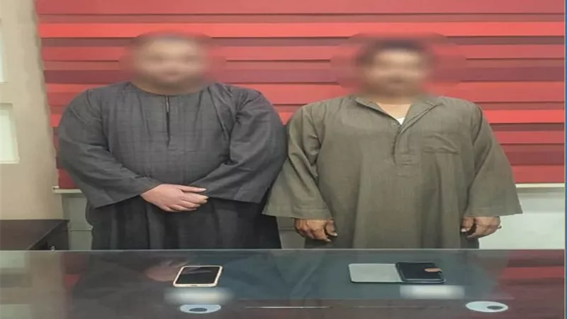 ضبط شخصين لمحاولة توجيه الناخبين للتصويت لصالح مرشح بمحافظة الفيوم 