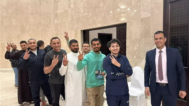 استمرار توافد الجالية المصرية بالسعودية للتصويت في انتخابات مجلس النواب في الدوائر الملغاة