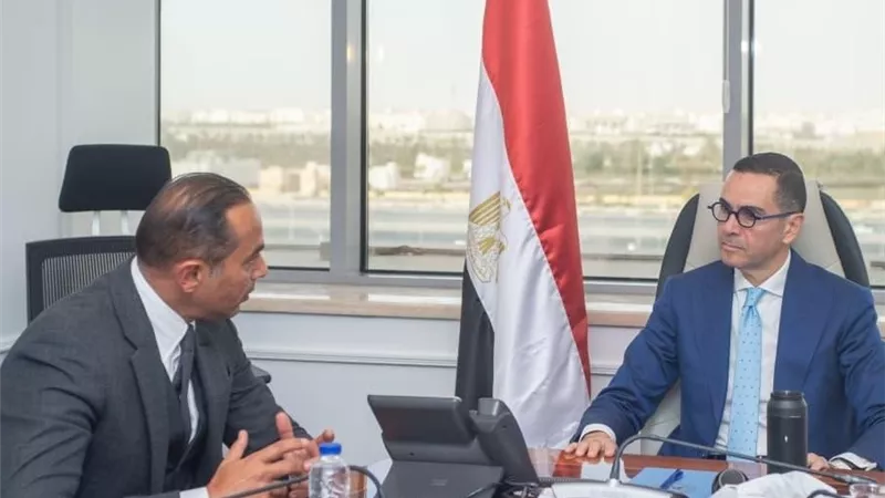 وزير الاستثمار يبحث خطط توطين صناعة الدراجات النارية في مصر
