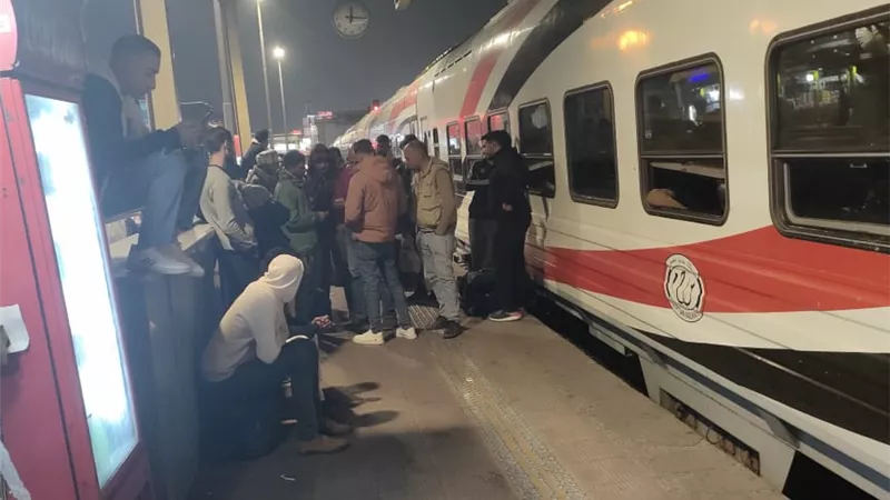 خروج قطار روسي عن القضبان بين بشتيل وبولاق يشل حركة القطارات 