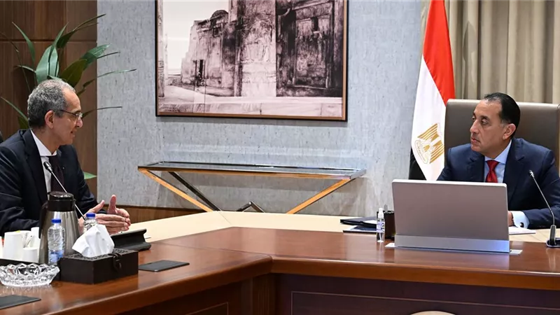 رئيس الوزراء يتابع مع وزير الاتصالات مستجدات العمل في عدد من ملفات الوزارة