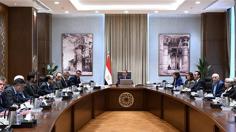 رئيس الوزراء يستعرض مخطط تطوير محيط الأهرامات والمتحف المصري الكبير