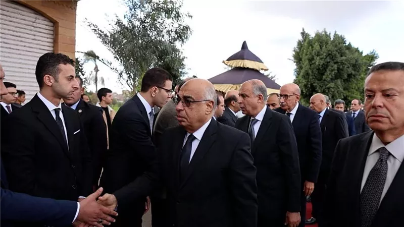وزير العدل ورئيس القضاء الأعلى يقدمان واجب العزاء لضحايا حادث ملوي