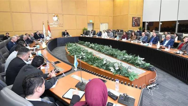وزير الإسكان يتابع موقف مشروع منطقة الأعمال المركزية بالعاصمة الجديدة