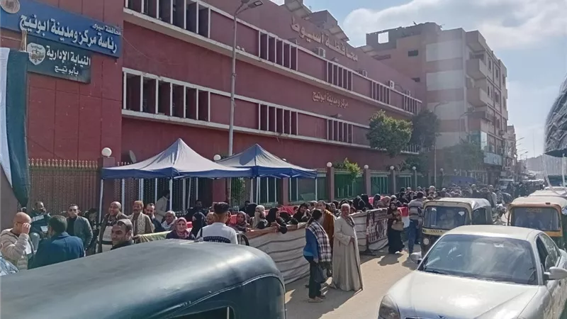 الشباب والسيدات في الصدارة.. إقبال كثيف بلجان أبو تيج للتصويت في انتخابات مجلس النواب