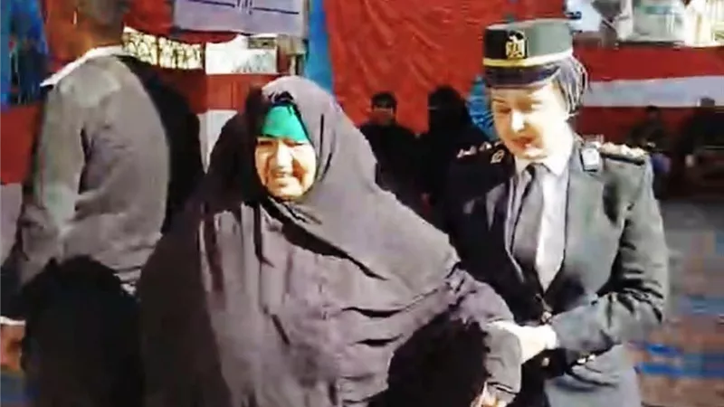 الشرطة النسائية تتصدر المشهد بسوهاج وتدعم مشاركة السيدات في انتخابات الدوائر الملغاة