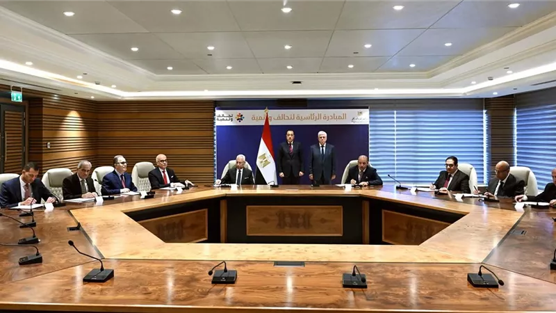رئيس الوزراء يشهد توقيع بروتوكولات للتحالفات المتأهلة لمبادرة تحالف وتنمية