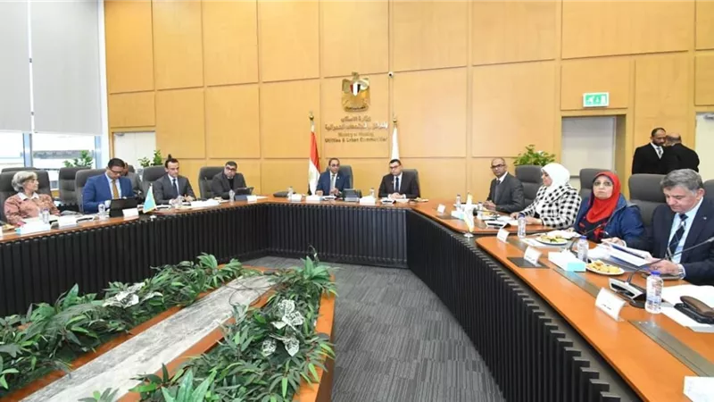 وزير الاسكان لـ