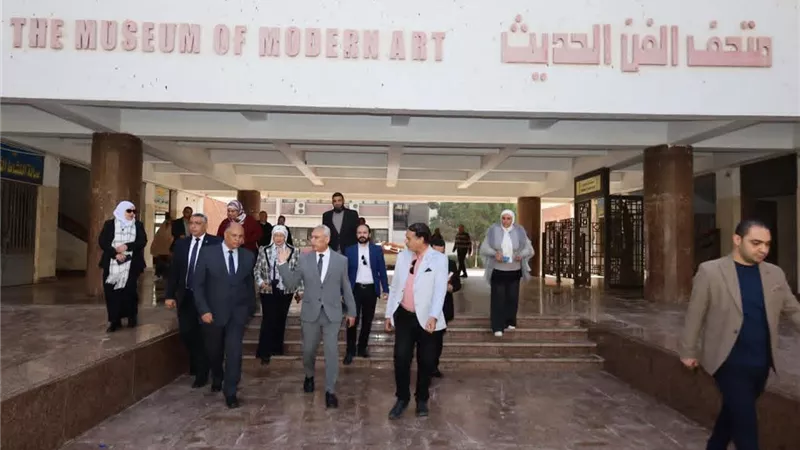 رئيس جامعة المنيا يتفقد متحف الفن الحديث ويبحث إنشاء متحف حضاري