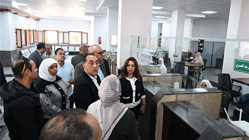 رئيس الوزراء يتفقد المركز التكنولوجي بطحانوب