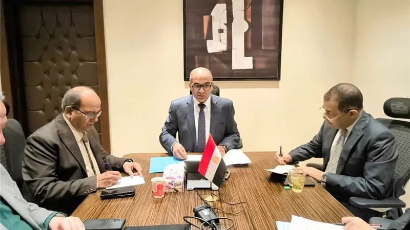 نائب وزير الإسكان يعقد اجتماعًا لمتابعة الاحتياجات من الطلمبات لشركات مياه الشرب