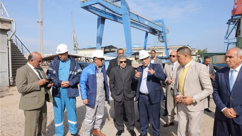  رئيس هيئة قناة السويس يوجه بسرعة الانتهاء من أعمال الترميم المتبقية لمبني القبة 