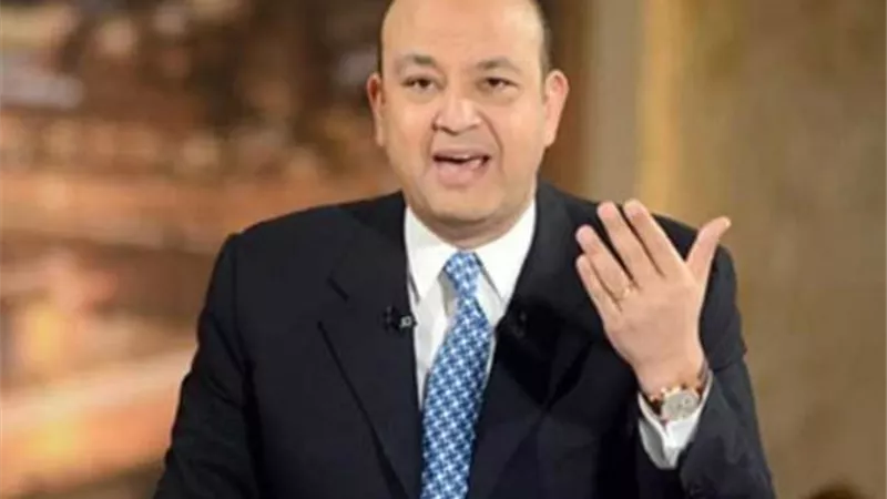 عمرو أديب يدافع عن أحمد السقا بعد دعمه لمحمد صلاح: «هو غلط في إيه؟»