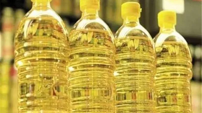 الحكومة تكشف حقيقة صرف عبوات زيت مغشوشة وسلع مجهولة المصدر ضمن المقررات التموينية