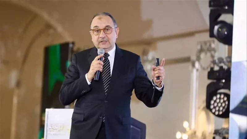 تطوير شركات الدواء أولوية قصوى.. وزير قطاع الأعمال يتفقد شركة القاهرة للأدوية 