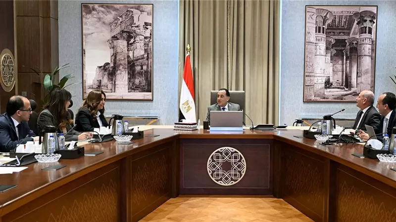 مدبولي يستعرض مقترحات تطوير المنطقة المحيطة بالقلعة ومنطقة الزبالين بالقاهرة
