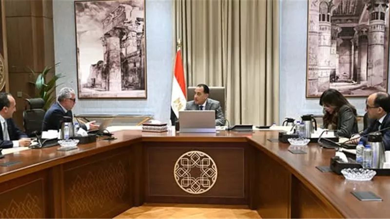 رئيس الوزراء يتابع مستجدات العمل بالمنطقة الاقتصادية لقناة السويس وجهود جذب الاستثمارات