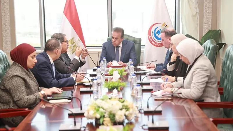 عبد الغفار يبحث مع «إي فاينانس» و«إي هيلث» التعاون في القطاعات ذات الصلة بالخدمات الصحية