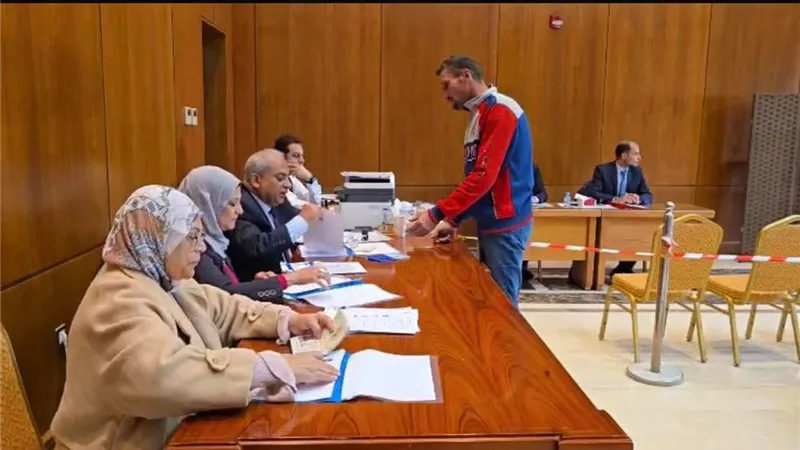 السفارة المصرية في الأردن تستقبل أبناء الجالية للتصويت في جولة الإعادة بانتخابات النواب 2025