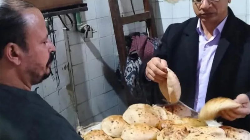 216 مخالفة وضبط سلع مدعمة قبل طرحها بالسوق السوداء في المنيا