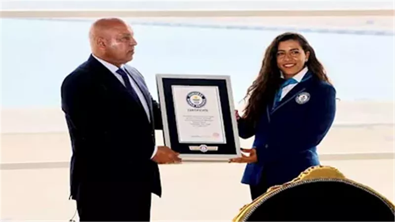 كامل الوزير يتسلم شهادة جينيس لأعمق حوض ميناء من صنع الإنسان