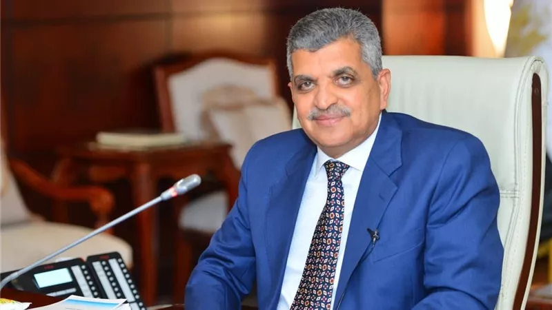 أسامة ربيع: 18.5% نموًا بإيرادات قناة السويس في 6 أشهر 