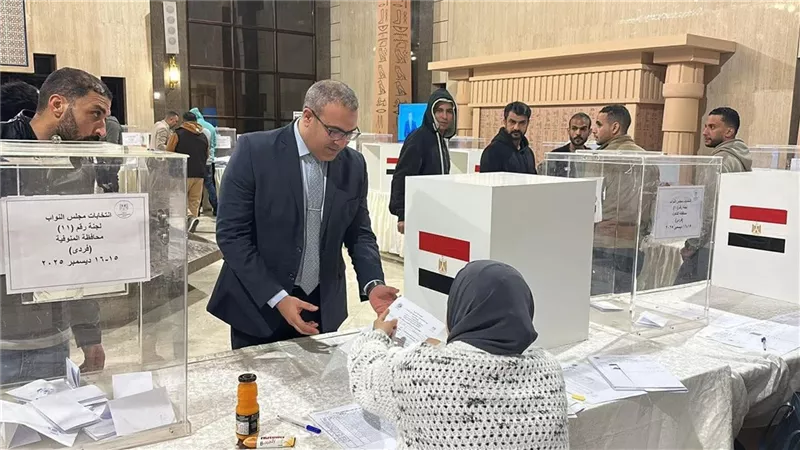 الملحق الثقافي المصري بالسعودية يدلي بصوته في انتخابات مجلس النواب 2025