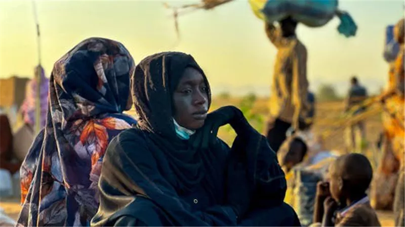 بريطانيا تتحرك دبلوماسيًا لوقف حرب السودان وأوروبا تطلق جسرًا جويًا إلى دارفور