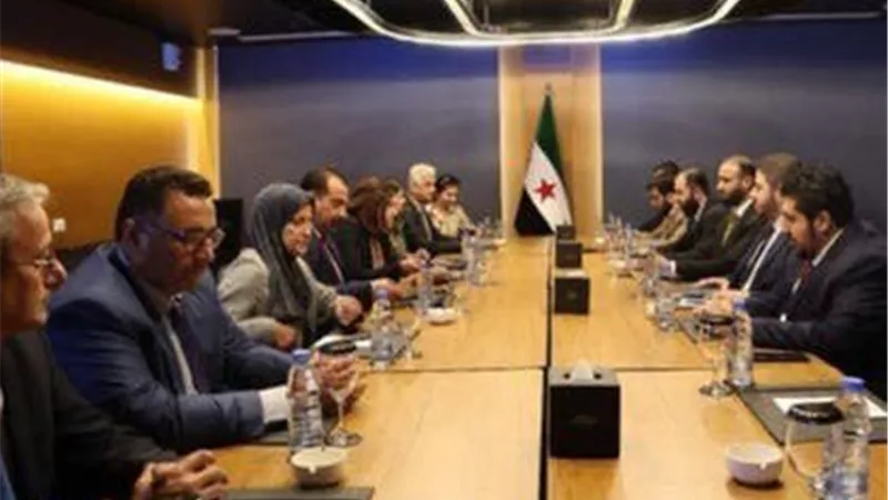 جمود الحوار بين قسد ودمشق رغم اللقاءات المتواصلة.. اندماج مؤجل واتفاق بلا تنفيذ