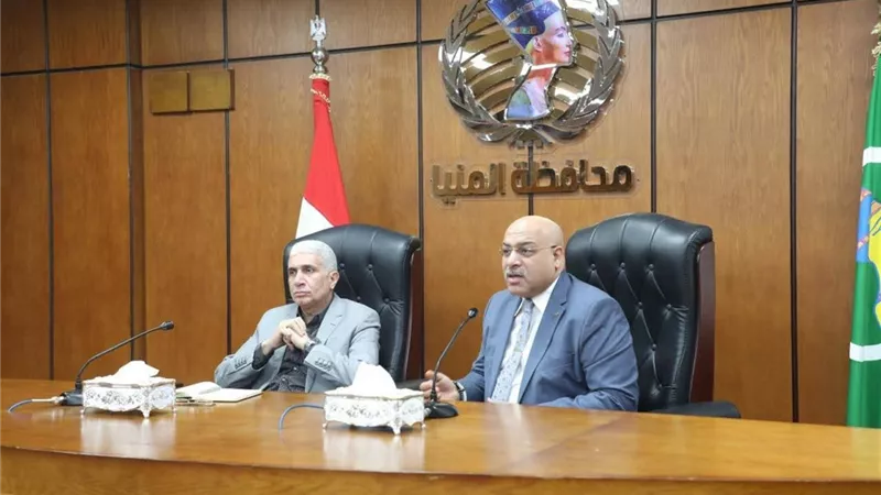 محافظ المنيا يستعرض الفرص الاستثمارية وتسهيلات تخصيص الأراضي للمستثمرين